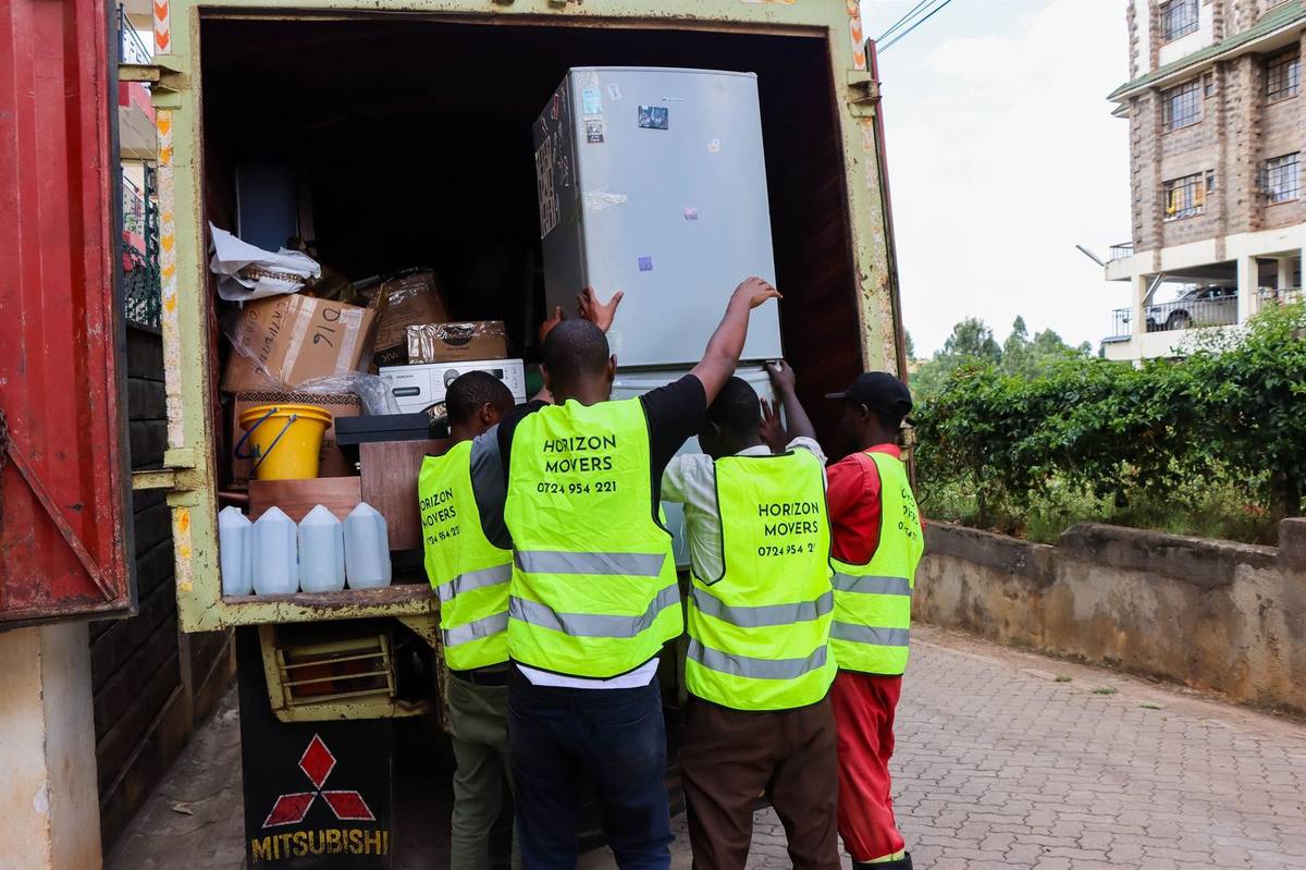 Loading boxed goods into a container for a long haul